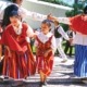 Photo d'une soirée typiquement folklorique à Porto Santo avec des danseurs en tenues traditionnelles.