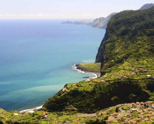 Madère, falaise de Ribeira Brava
